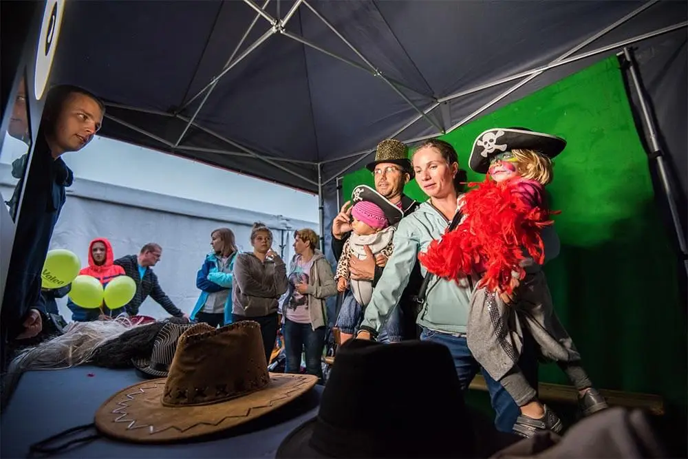 Fotobudka z tłem klienta - Organizacja Imprez, Pikników, Festynów