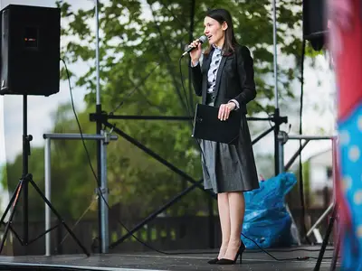 Konferansjer sceniczny - Profesjonalna organizacja imprez - zdjęcie 1