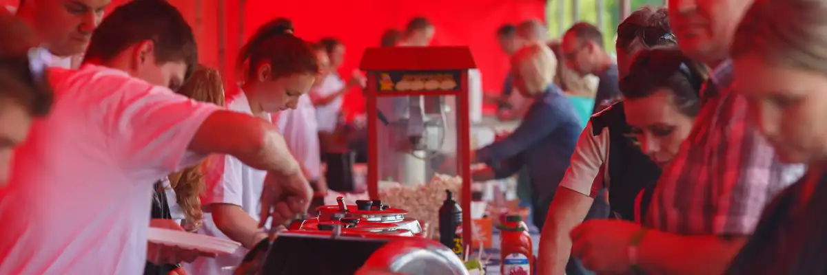 Wiele dań w usłudze gastronomicznej przy organizacji imprez plenerowych i firmowych