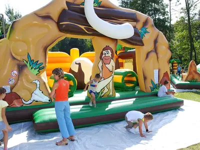 Plac zabaw Jaskiniowcy - Park Atrakcji Jaskiniowcy - Organizacja Imprez, Pikników, Festynów