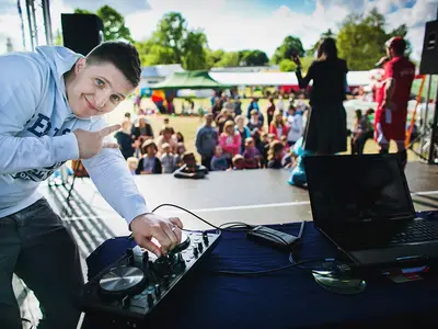 Podkład muzyczny Dj’a - Profesjonalna organizacja imprez - zdjęcie 2