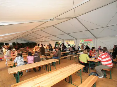 Podłoga sosnowa - Profesjonalna organizacja imprez - zdjęcie 1