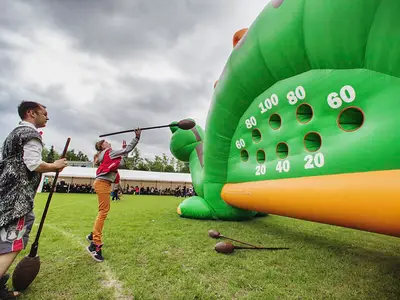 Polowanie na dinozaura - Park Atrakcji Jaskiniowcy - Organizacja Imprez, Pikników, Festynów