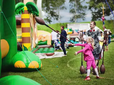 Polowanie na dinozaura - Park Atrakcji Jaskiniowcy - Organizacja Imprez, Pikników, Festynów