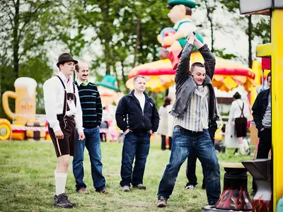 Siłomierz młot - Park Atrakcji Oktoberfest - Organizacja Imprez, Pikników, Festynów