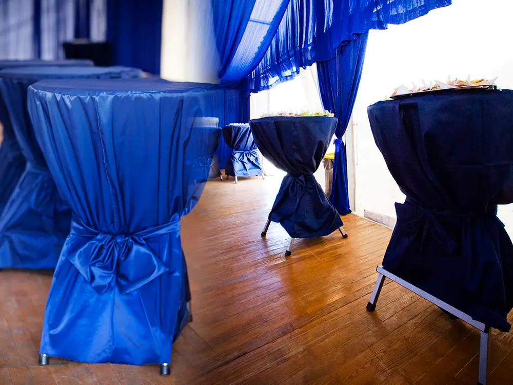 Stoliki okrągłe z nakryciem - Organizacja Imprez, Pikników, Festynów