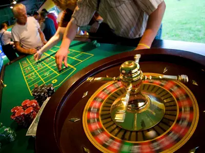 Zabawa w ruletkę z obsługą krupiera - Zestaw Tematyczny Las Vegas - Organizacja Imprez, Pikników, Festynów