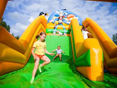 Zjeżdżalnia Alaja - Park Atrakcji Country Alaja - Organizacja Imprez, Pikników, Festynów