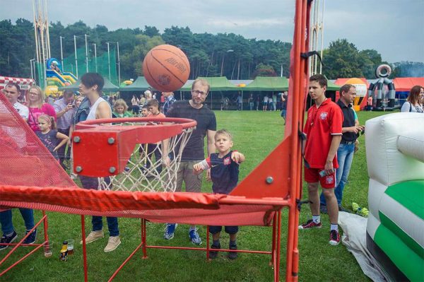 Turniej gry w koszykówkę mini